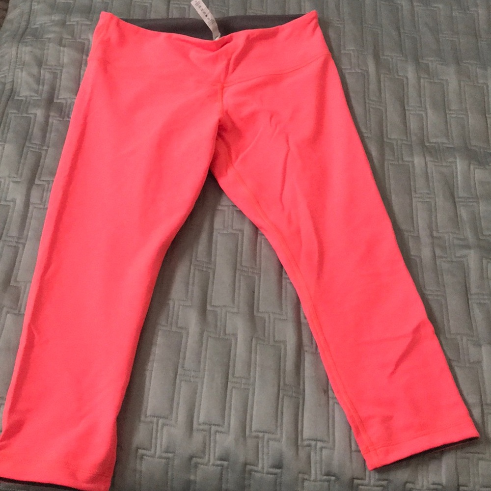 Lu lu lemon pink mid calf work out pants
